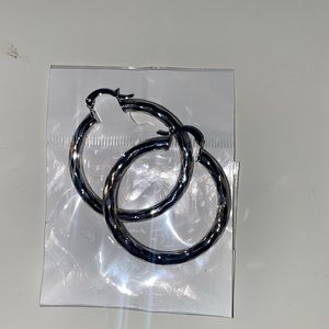 New hooks medium size not heavy good material